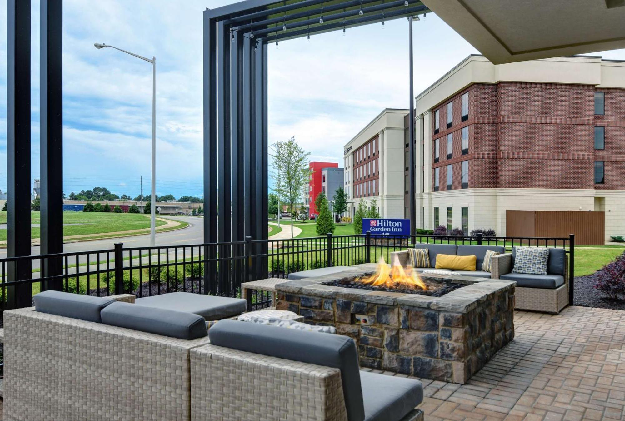 Hilton Garden Huntsville Airport 3*